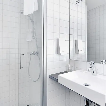 Отель Globus 3*